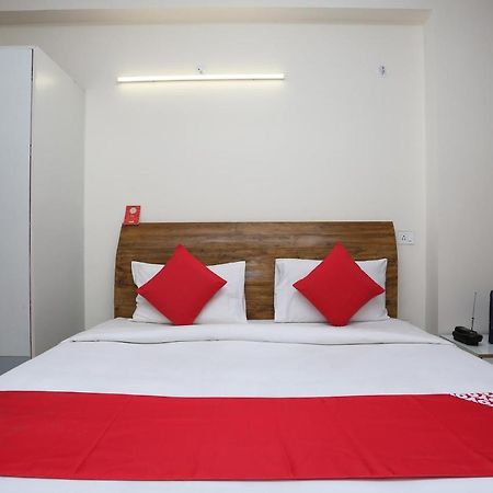 Oyo 28670 Hotel Dev Palace Gurgaon Exterior photo