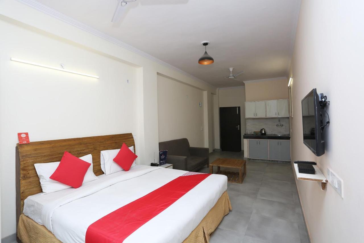 Oyo 28670 Hotel Dev Palace Gurgaon Exterior photo