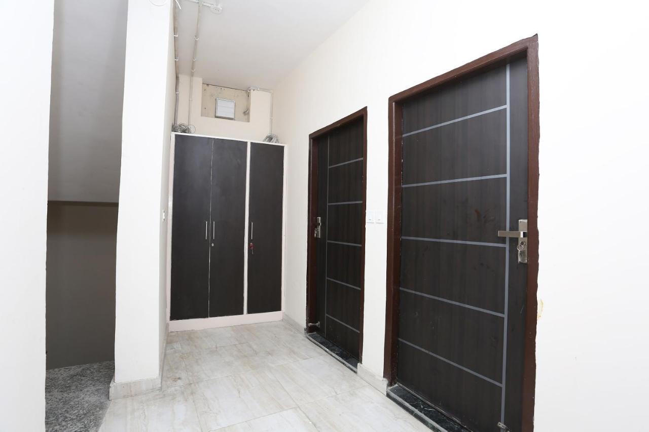 Oyo 28670 Hotel Dev Palace Gurgaon Exterior photo