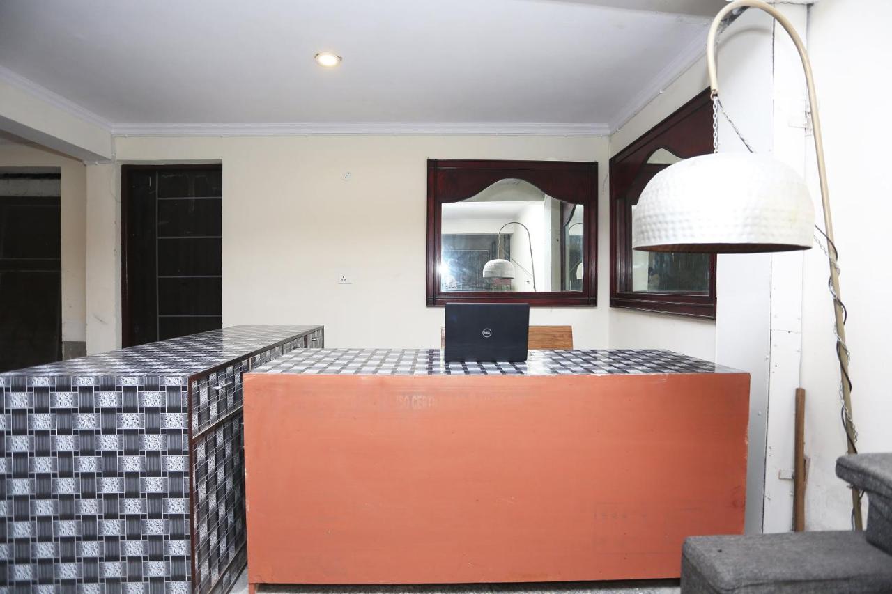 Oyo 28670 Hotel Dev Palace Gurgaon Exterior photo